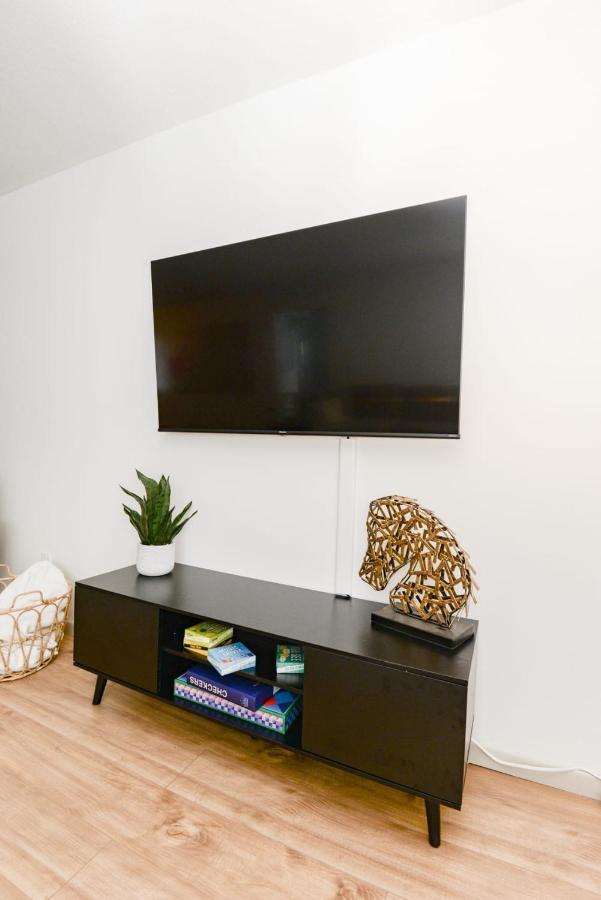 New Remodeled Townhome In Central Фарґо Екстер'єр фото