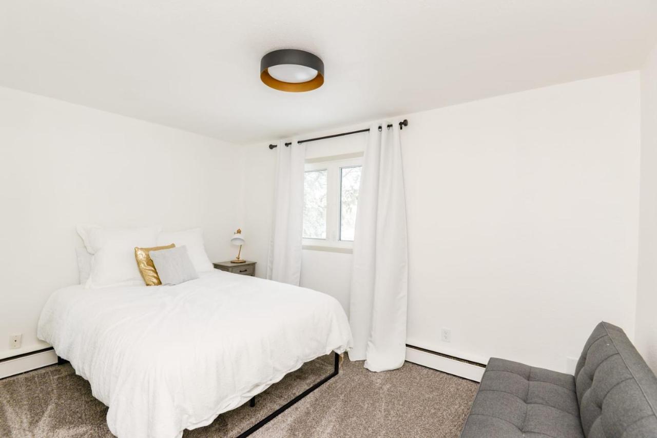 New Remodeled Townhome In Central Фарґо Екстер'єр фото