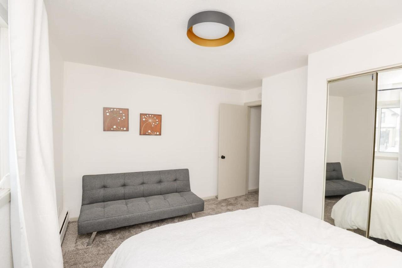 New Remodeled Townhome In Central Фарґо Екстер'єр фото