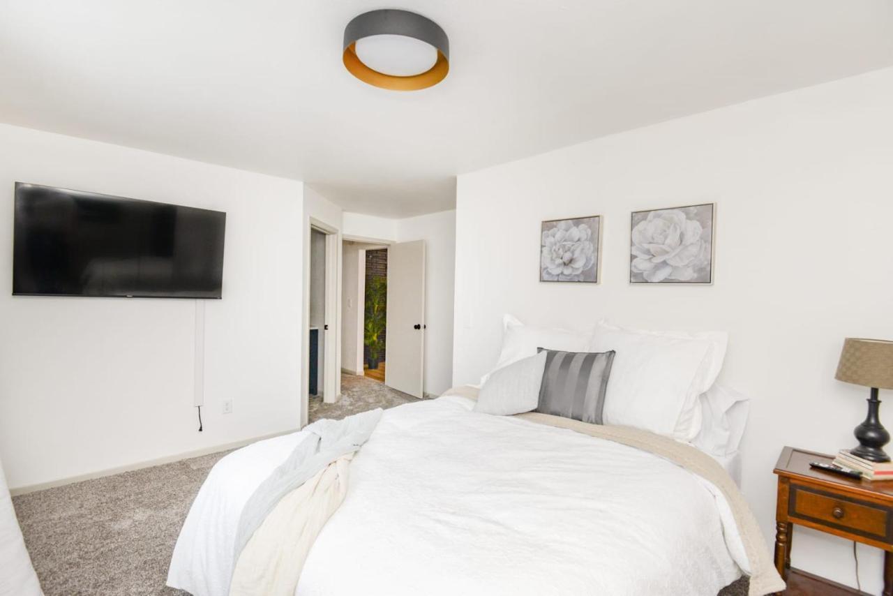 New Remodeled Townhome In Central Фарґо Екстер'єр фото