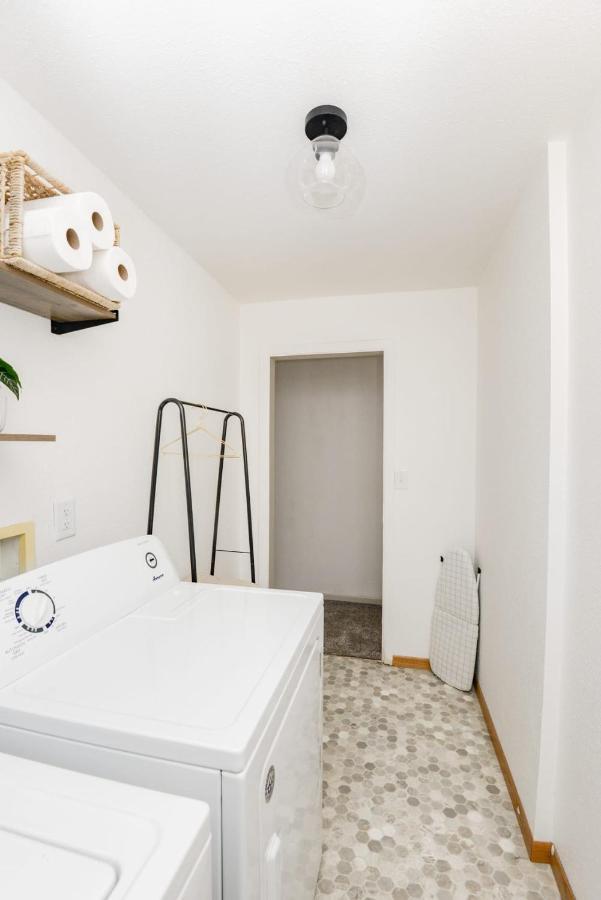 New Remodeled Townhome In Central Фарґо Екстер'єр фото